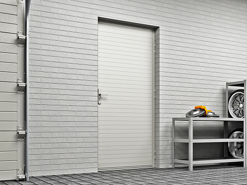 Двери модели "Ультра" стандартных размеров с обшивкой алюминиевым профилем.  2